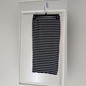 Paperoc pencil‎ skirt Blk and white sz M
